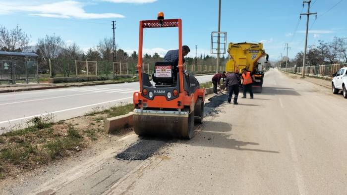 Kahramanmaraş’ın Kuzey İlçelerindeki Hasarlı Yollar Onarılıyor