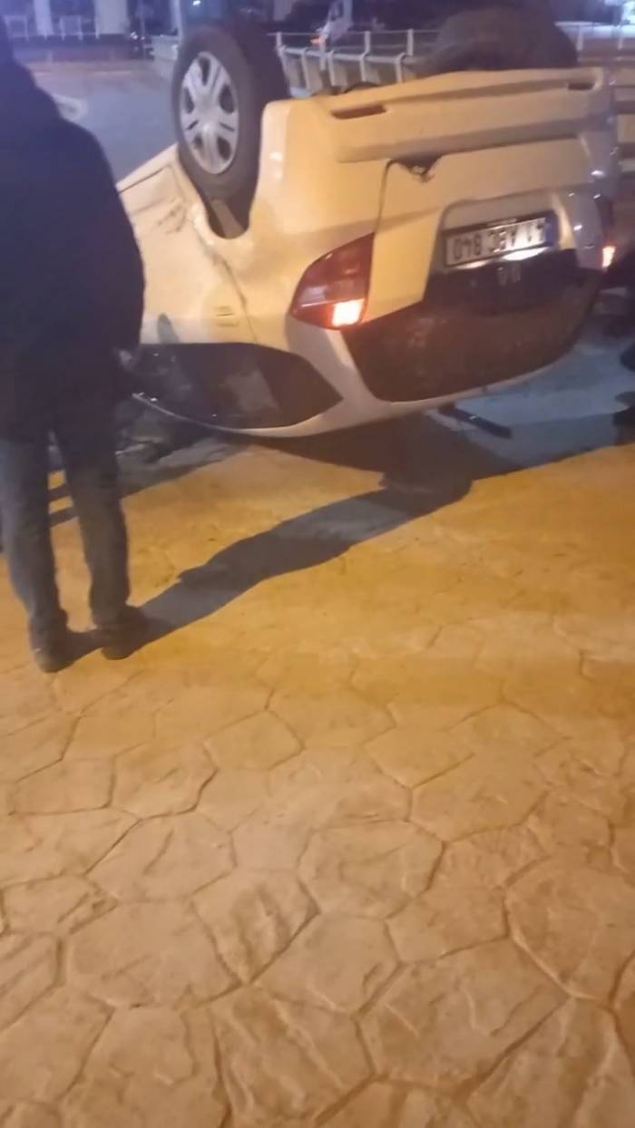 Kontrolden Çıkan Otomobil Takla Attı