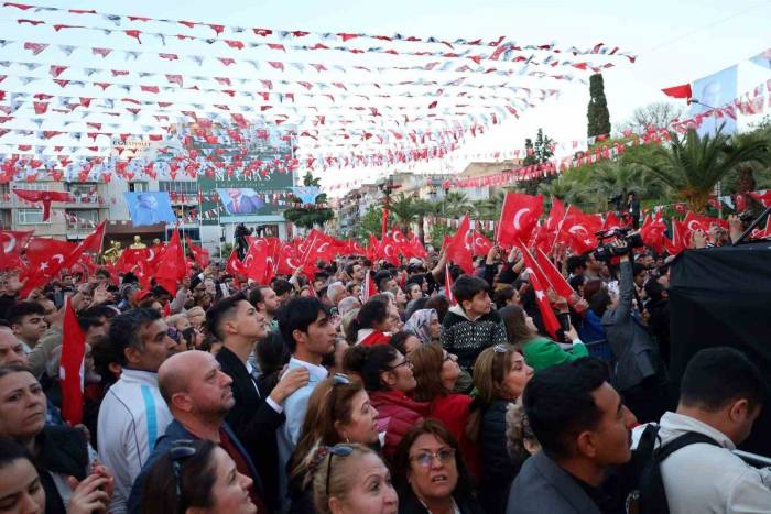 İbb Başkanı İmamoğlu, Manisa’da İki İlçede Miting Düzenledi