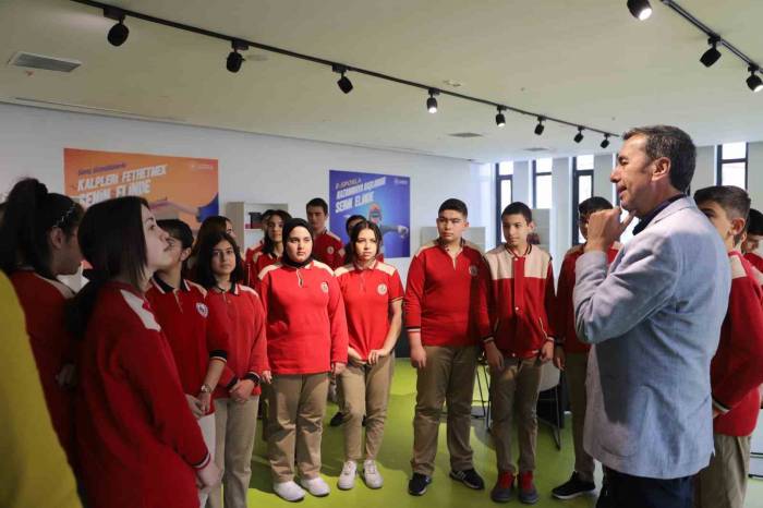 Ortaokul Öğrencileri Sbtü’de İncelemelerde Bulundu