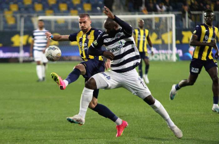 Spor Toto Süper Lig: Mke Ankaragücü: 0 - Kasımpaşa: 0 (ilk Yarı)