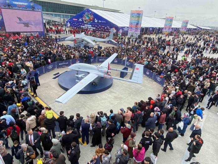 Teknofest’te Kızılelma Ve Bayraktar Tb3 Yoğun İlgi Gördü