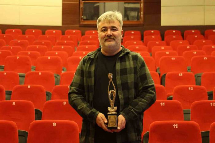 Uşak Şehir Tiyatrosu’na Gururlandıran Ödül