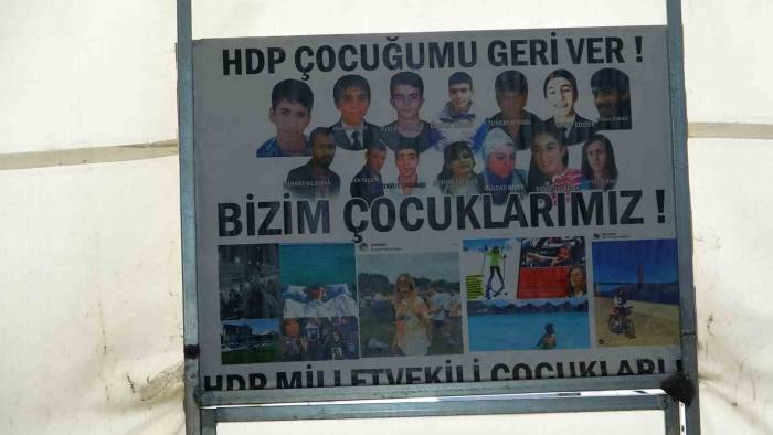 Diyarbakır’da Pkk Ve Hdp Mağduru Ailelerin Evlat Nöbeti Devam Ediyor