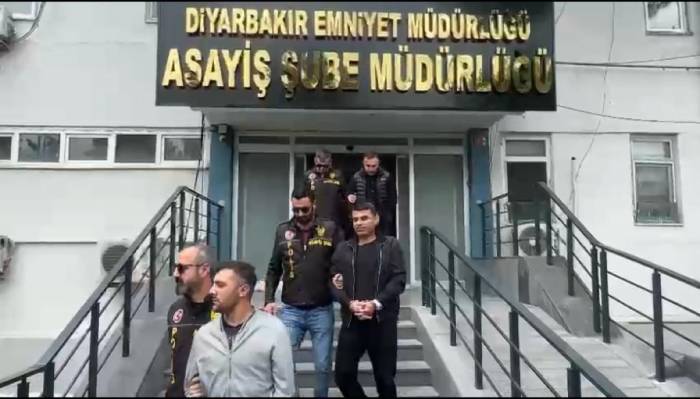 Depremzedelerin Evini Soyan Hırsızlar Önce Kameralara Sonra Polise Yakalandı