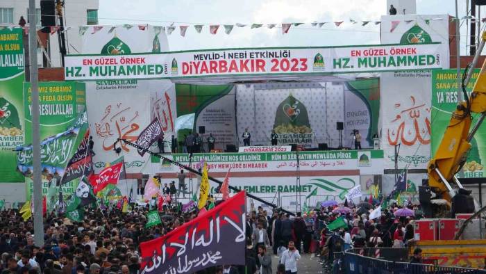 Diyarbakır’da Binlerce Kişi ‘en Güzel Örnek Hazreti Muhammed’ Etkinliğinde Buluştu