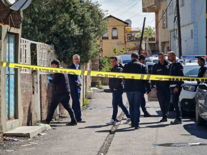 Diyarbakır’da Eşini Ve Kuzenini Öldüren Zanlı Tutuklandı