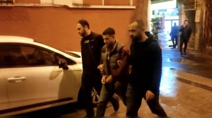 Taksim’de Bıçaklanarak Gasp Edilen Genç Dehşet Anları Anlattı