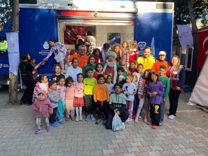 İzmit Belediyesi Depremzedelerin Yanında