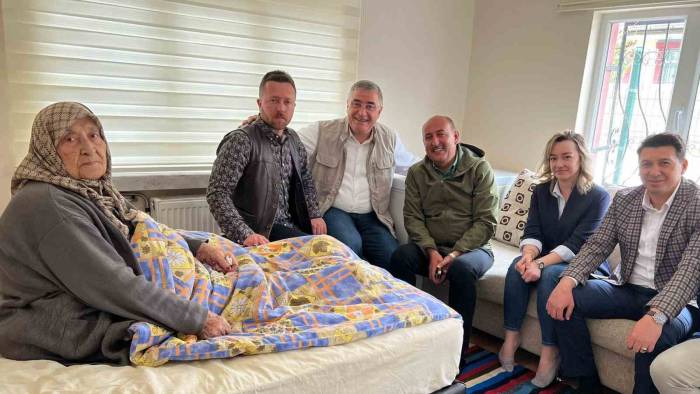 Bir Asırlık Şakire Ninenin Tekerlekli Sandalye İhtiyacı Karşılandı