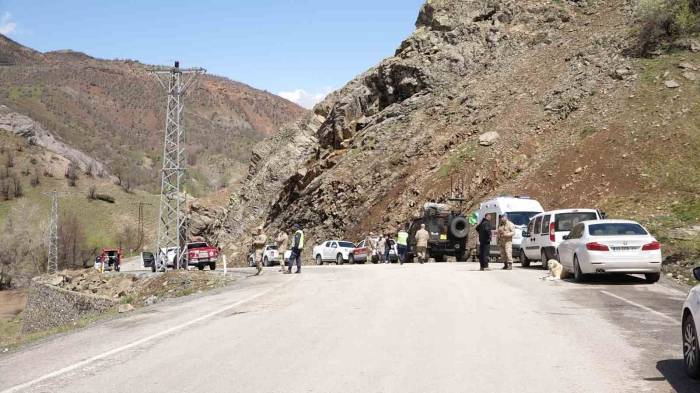 Munzur Çayı’na Düşen 3 Genci Arama Çalışmaları Sürüyor