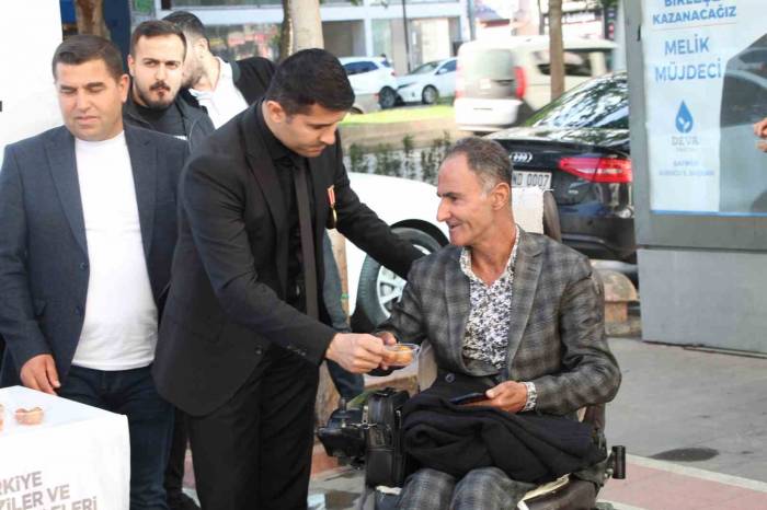 Batman’da Şehit Polis Yusuf Erin İçin Lokma Dağıtıldı