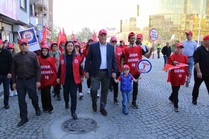 Efeler Belediyesi İşçileri, 1 Mayıs Yürüyüşüne Katıldı