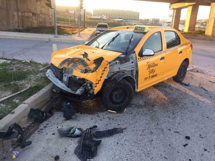 Yeni Hastane Kavşağında Yaşanan Trafik Kazasında 3 Kişi Yaralandı