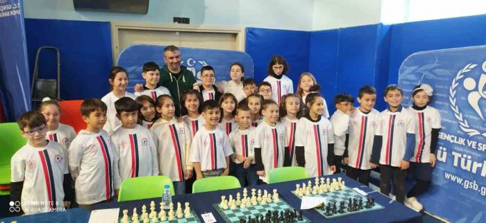 227 Sporcu “şah Mat” Dedi