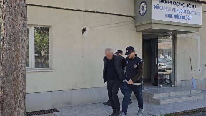 Erzincan’da Araç İçerisinde 8 Kaçak Göçmen Yakalandı, Şoför Tutuklandı