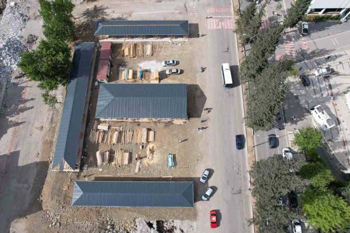 Kahramanmaraş’ta Depremzede Esnafa Ahşap Çarşı