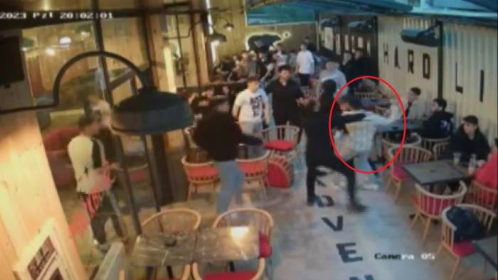 Gençlerin Kavgası Kafeyi Karıştırdı: O Anlar Kamerada