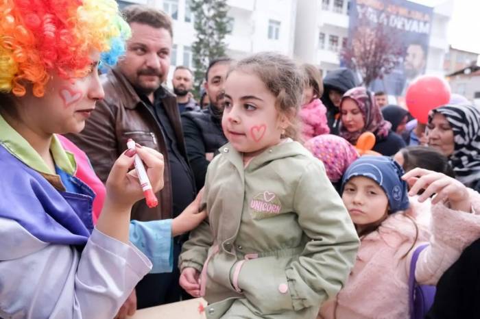 Çocuklar Şenlikte Gönüllerince Eğlendi