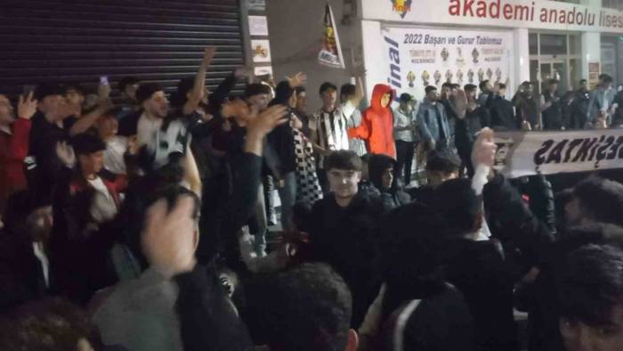 Muş’ta Beşiktaşlı Taraftarların Galibiyet Coşkusu