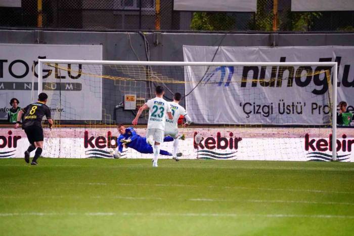 Spor Toto Süper Lig: İstanbulspor: 1 - Giresunspor: 0 (ilk Yarı)