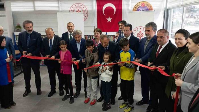 Ünye’de Avm Halk Kütüphanesi Hizmete Açıldı