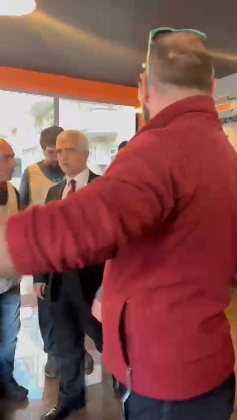 Hdp’li Ömer Faruk Gergerlioğlu’na Mahalleliden Sert Tepki