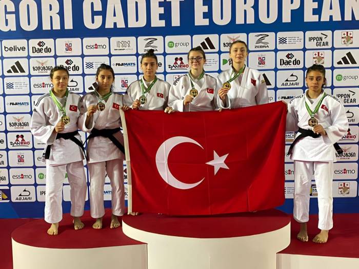 Yunusemreli Merve’den Gümüş Madalya