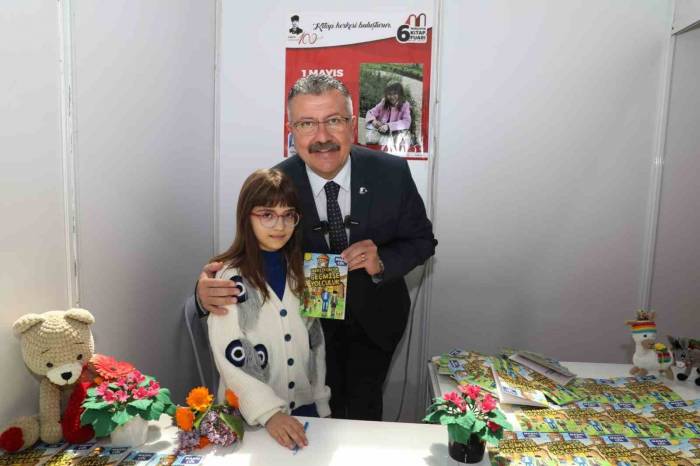 10 Yaşındaki Masal, Hikaye Kitabı Çıkardı