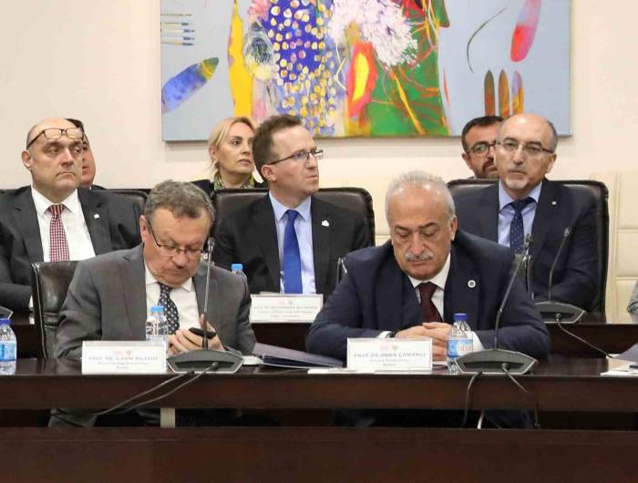 Rektör Çomaklı, Araştırma Üniversiteleri Destek Projesi Toplantısına Katıldı