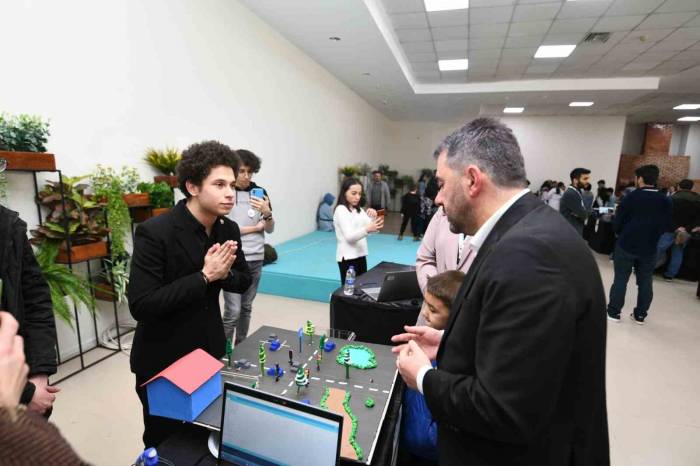 Pursaklar’ın Bilim İnsanı Adayları Bilim Şenliği’nde