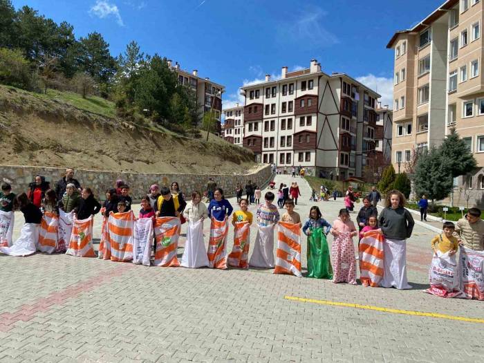 Depremzede Çocuklar Unutmayacakları Bir Gün Geçirdi