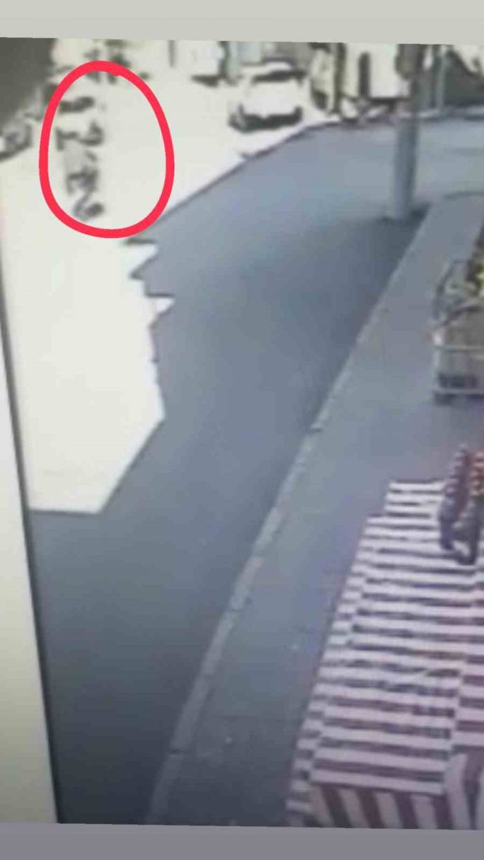 Bir Anlık Dalgınlıkla Çarptığı Motosikletli Böyle Savruldu