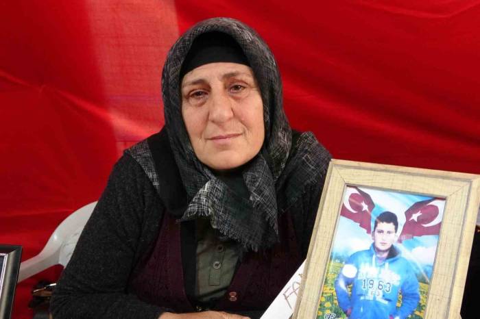 Gözü Yaşlı Anneden Evladına ‘teslim Ol’ Çağrısı