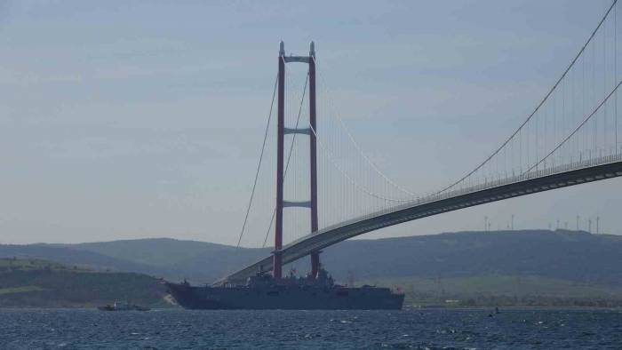 ‘tcg Anadolu’ 1915 Çanakkale Köprüsü Altından Geçti