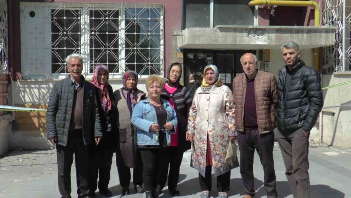 Depremde Ağır Hasar Alan Bina Suç Mekanı Oldu, Mahalleli İsyan Etti