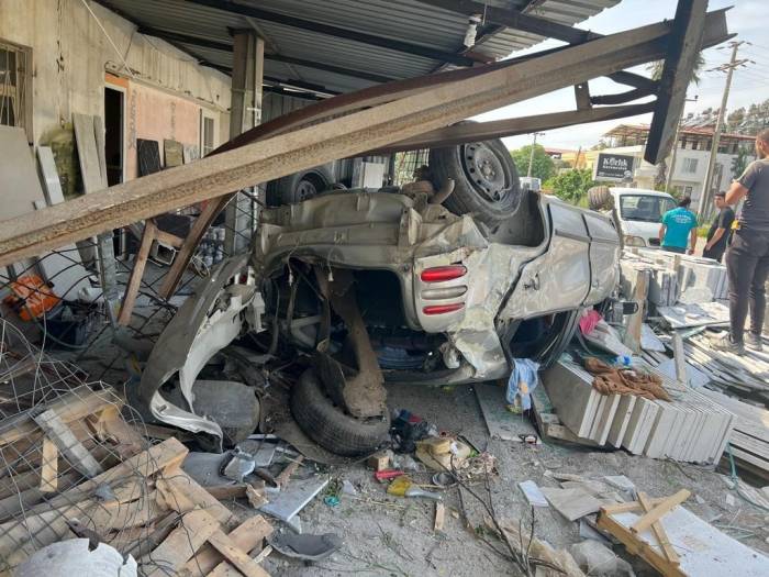 Fethiye’de Otomobil Mermer Dükkanına Daldı: 1 Yaralı