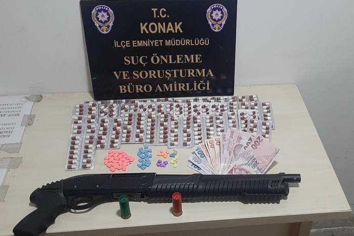İzmir’de Uyuşturucu Operasyonlarında 9 Şüpheli Tutuklandı