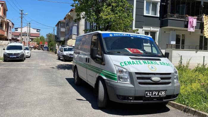 63 Yaşındaki Adam Evinde Ölü Bulundu