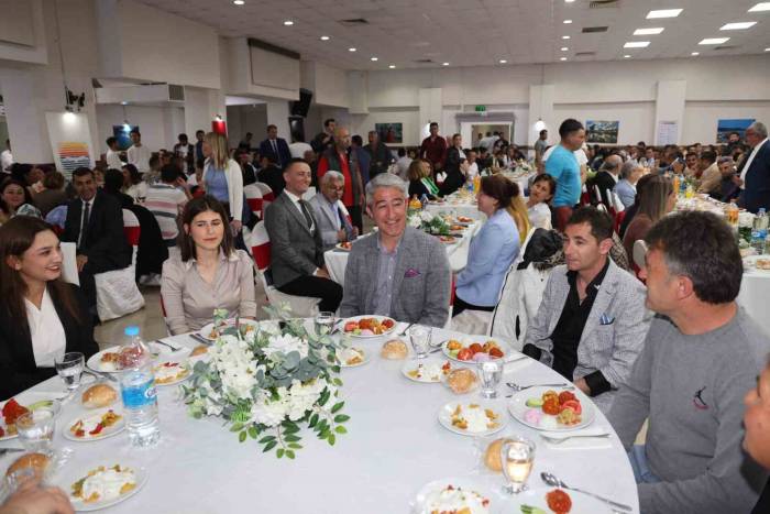 Marmaris Belediyesi Çalışanları Dayanışma Yemeğinde Buluştu