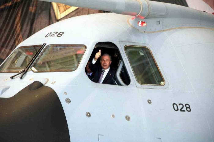 Bakan Akar: "en Kısa Zamanda Milli Denizaltımızı Denizlerimizde, Milli Muharip Uçağımızı Semalarımızda Göreceğiz"