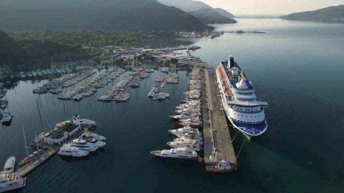 Dev Yolcu Gemisi Bin 300 İsrailli Yolcusu İle Marmaris’e Geldi