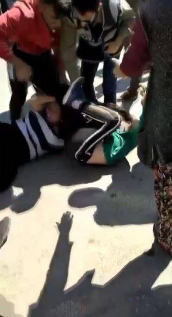 Antalya’da Bıçaklı Kadın Mahalleliyi Canından Bezdirdi