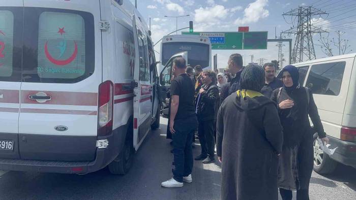 Arnavutköy’de Servis Aracı Kazaya Karıştı: 9 Yaralı