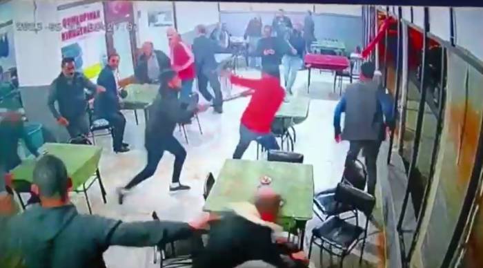 Yeşil Sol Partililerin Kahvehanedeki 4 Kişiyi Darp Ettiği Anlar Kameraya Yansıdı