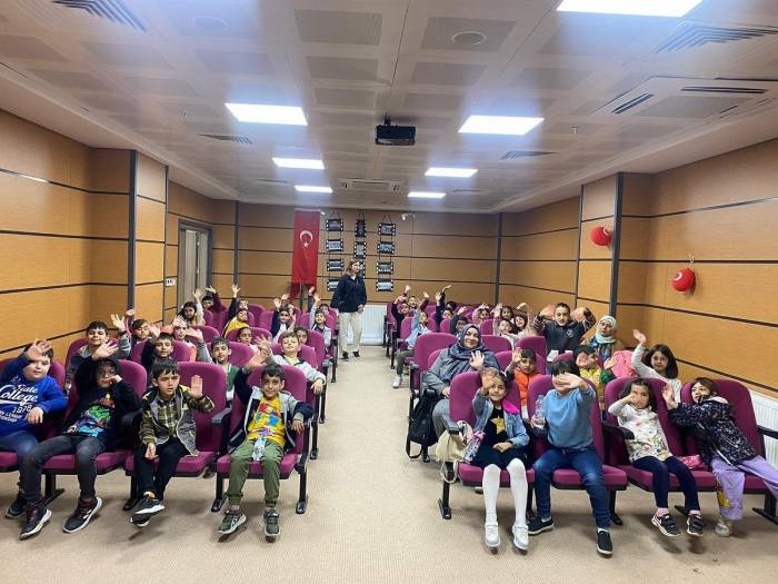 Elazığ’da Öğrenciler Sinema Etkinliğinde Buluştu