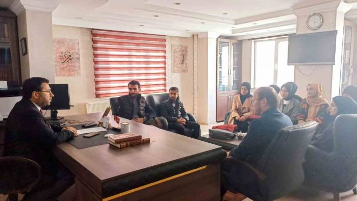 Üniversite Öğrencileri Umre Yolunda