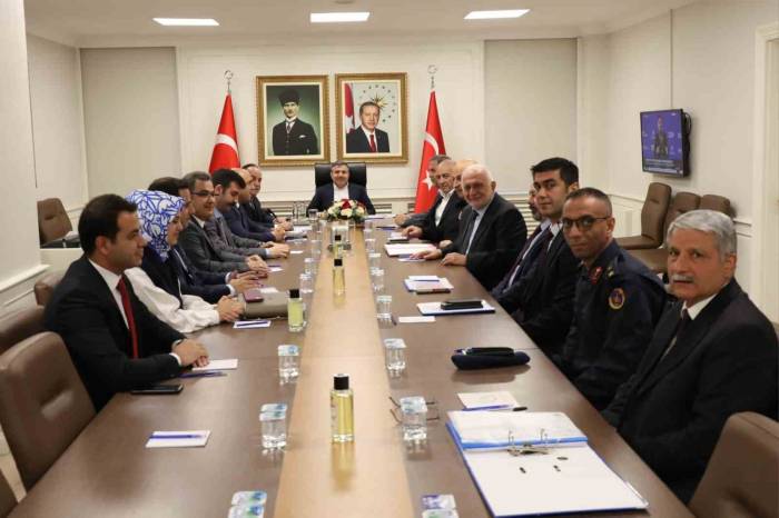 Seçim Öncesi Miting Ve Yürüyüşler Ele Alındı