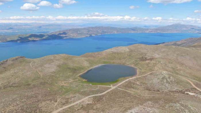Yağışlar Arttı, Hazababa Dağı’ndaki Göl Tekrar Doldu