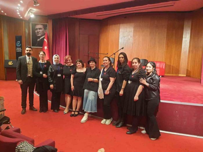 Eskişehir’de ‘depremzede Çocuklar’ Yararına Hazırlanan Program İlgi Gördü